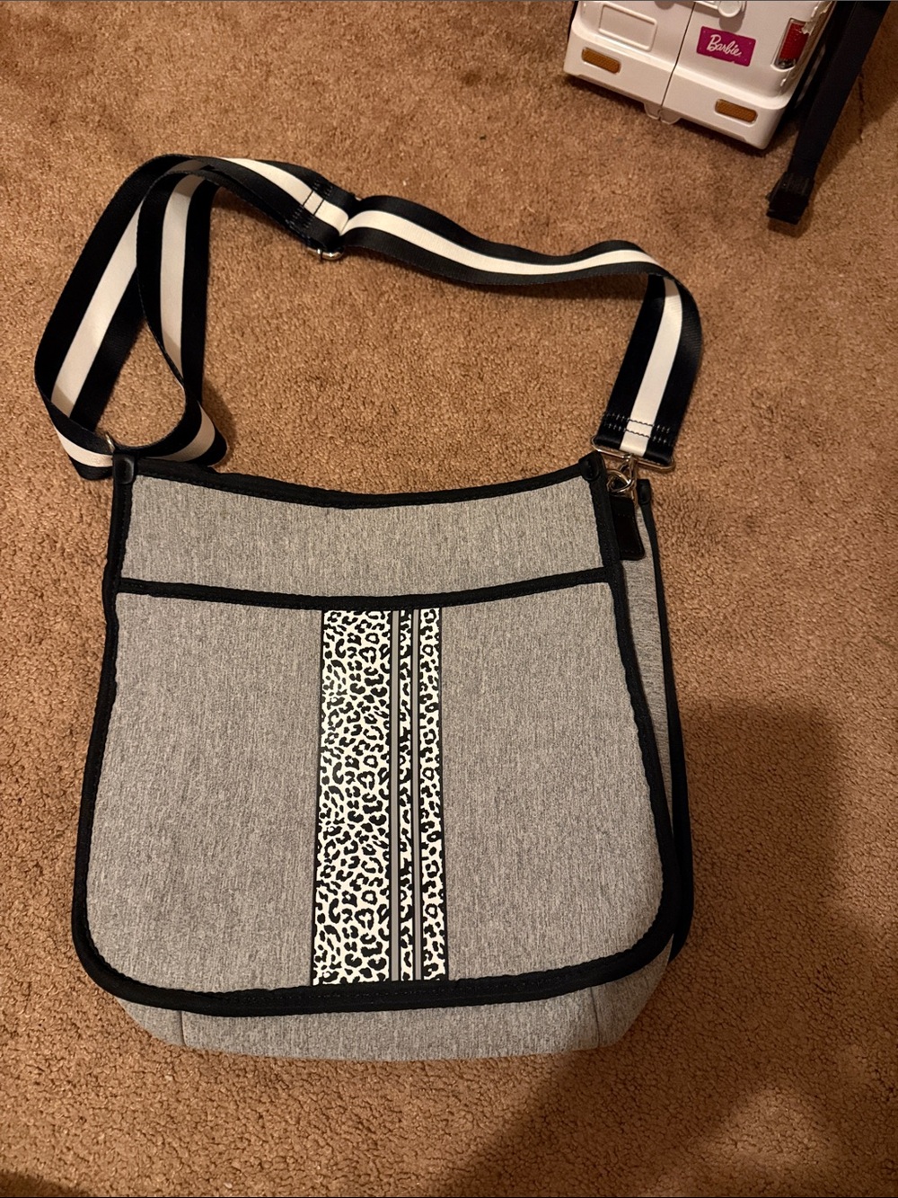 Jen & Co Gray Crossbody Bag with Leopard Accent EUC